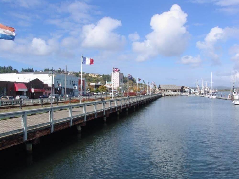 Best Western Holiday Hotel Coos Bay Bagian luar foto