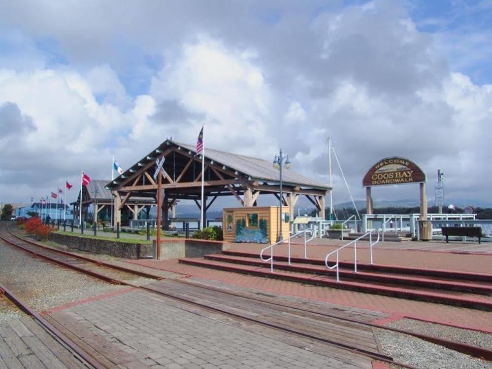 Best Western Holiday Hotel Coos Bay Bagian luar foto